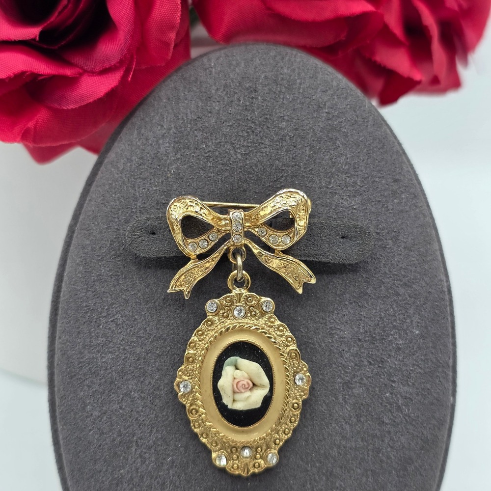 Vintage Gold Tone Rhinestone Bow Rose Cameo Style Dangle Brooch Pin Victorian
